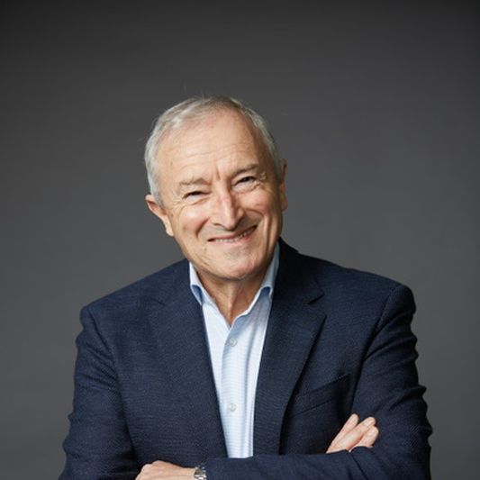 BWBF Patron Jim Rosenthal is wearing a dark suit and light shirt. He is smiling broadly.